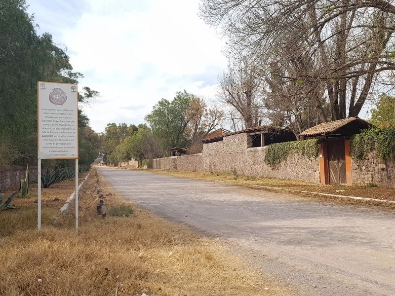 The Royal Inland Road near Chichimequillas and Marker image. Click for full size.