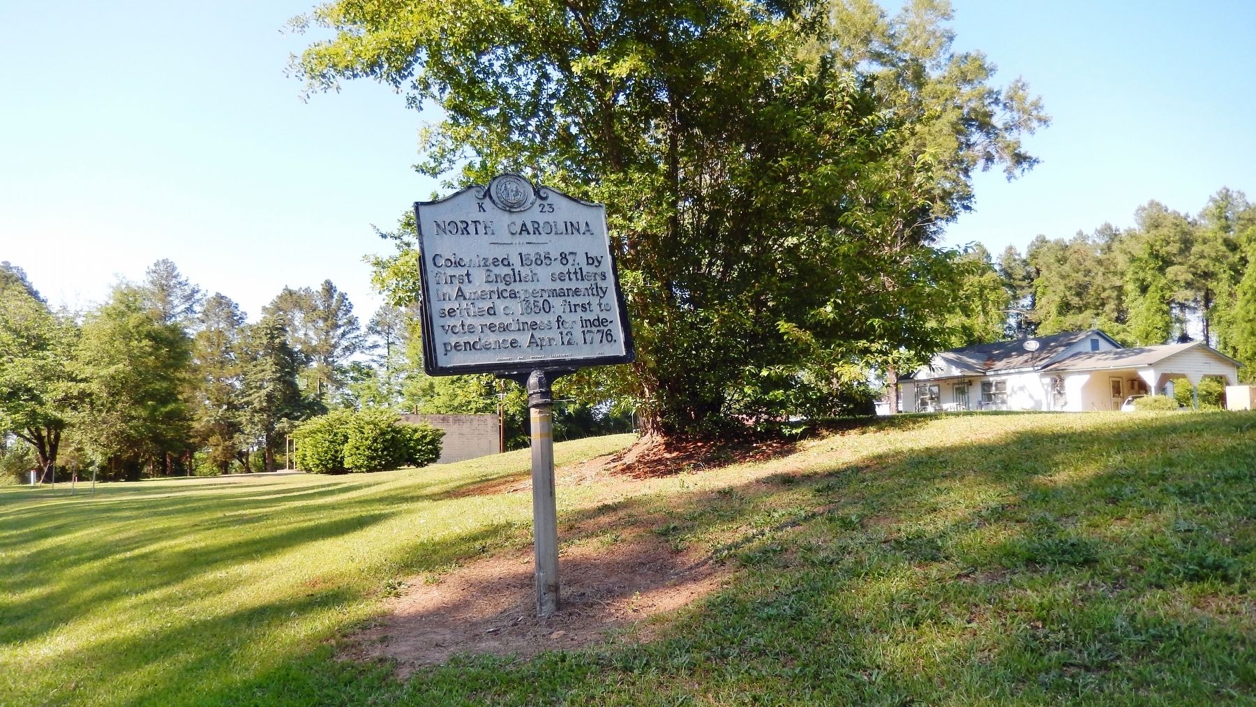 North Carolina Marker (<i>wide view</i>) image. Click for full size.