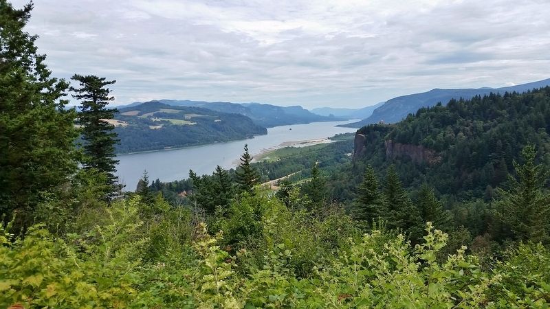 Columbia River Gorge (<i>view from marker</i>) image. Click for full size.