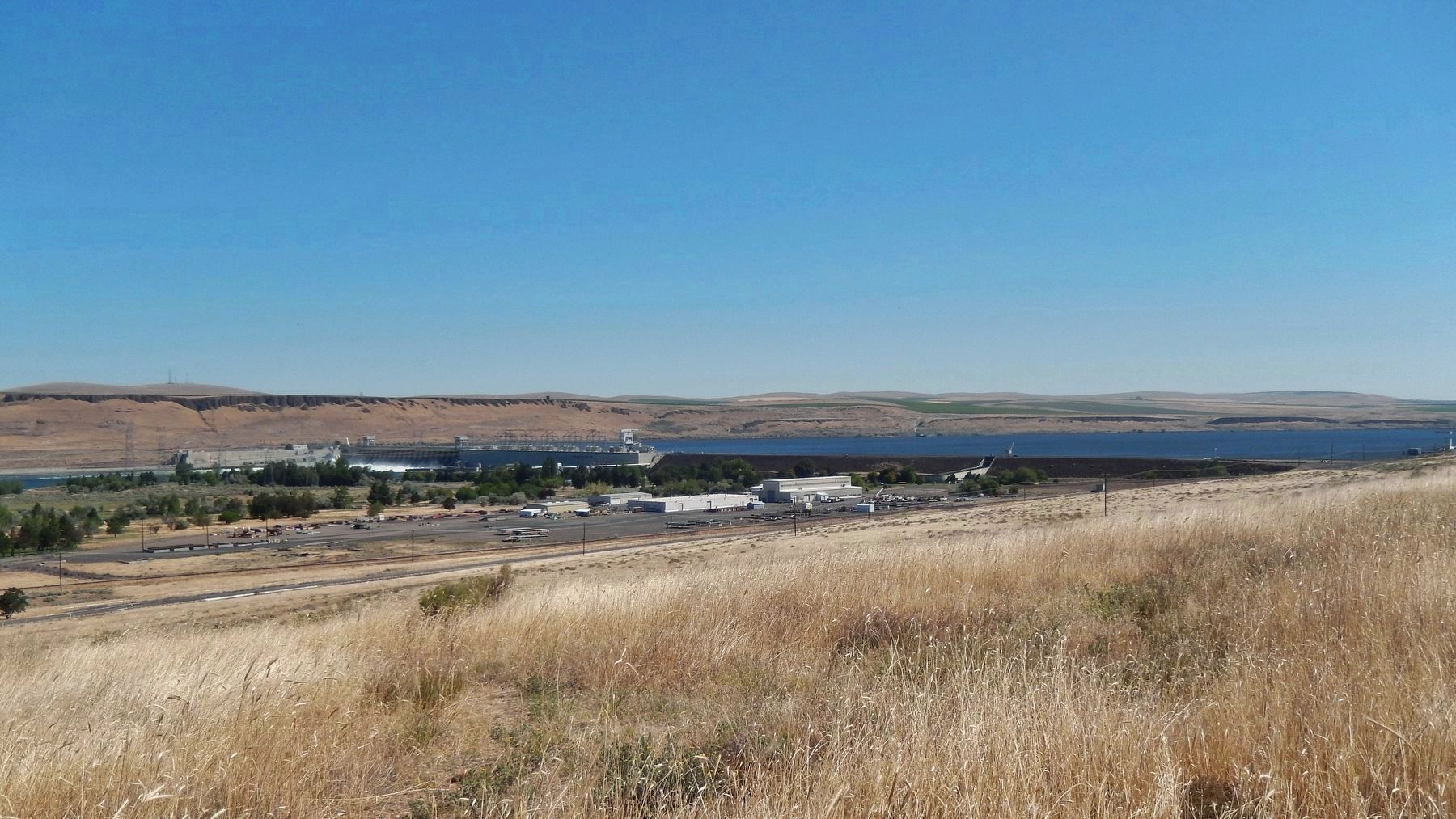 McNary Dam & Lake Wallula (<i>view northeast from marker</i>) image. Click for full size.