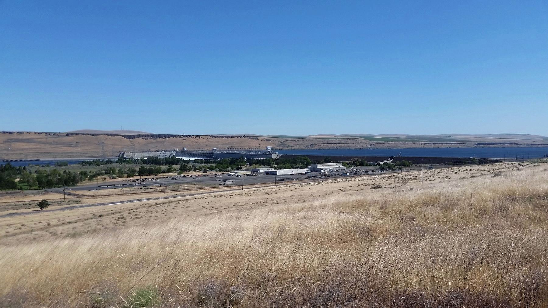 Columbia River, McNary Dam and Lake Wallula (<i>view northeast from marker</i>) image. Click for full size.
