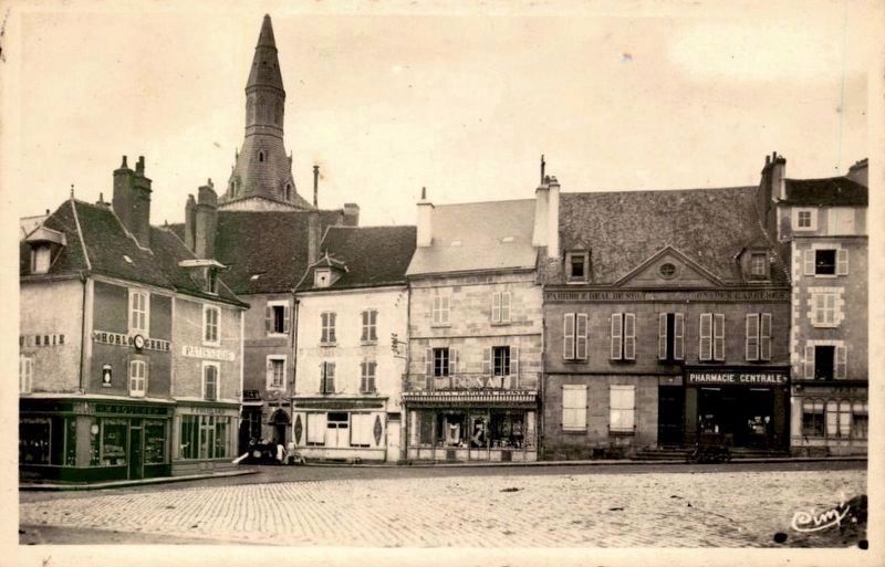 <i>La Châtre - Place du Marché </i> image. Click for full size.
