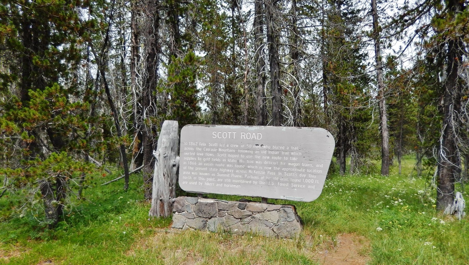 Scott Road Marker (<i>wide view</i>) image. Click for full size.