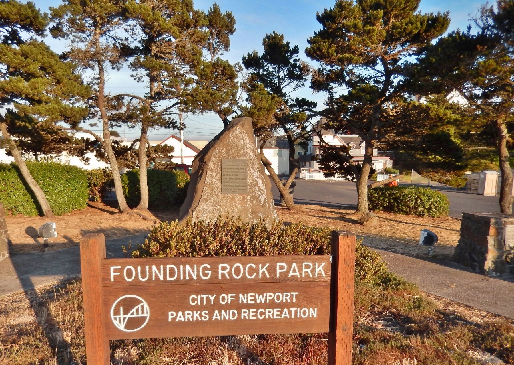 Newport, Oregon Marker (<i>wide view; marker mounted at center of large rock</i>) image. Click for full size.