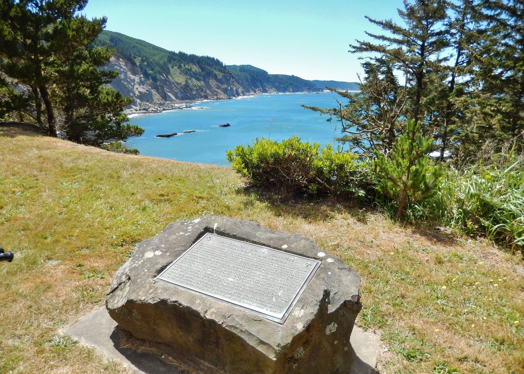 Sir Francis Drake 1540-1596 Marker (<i>wide view; overlooking Drake Point & South Cove</i>) image. Click for full size.