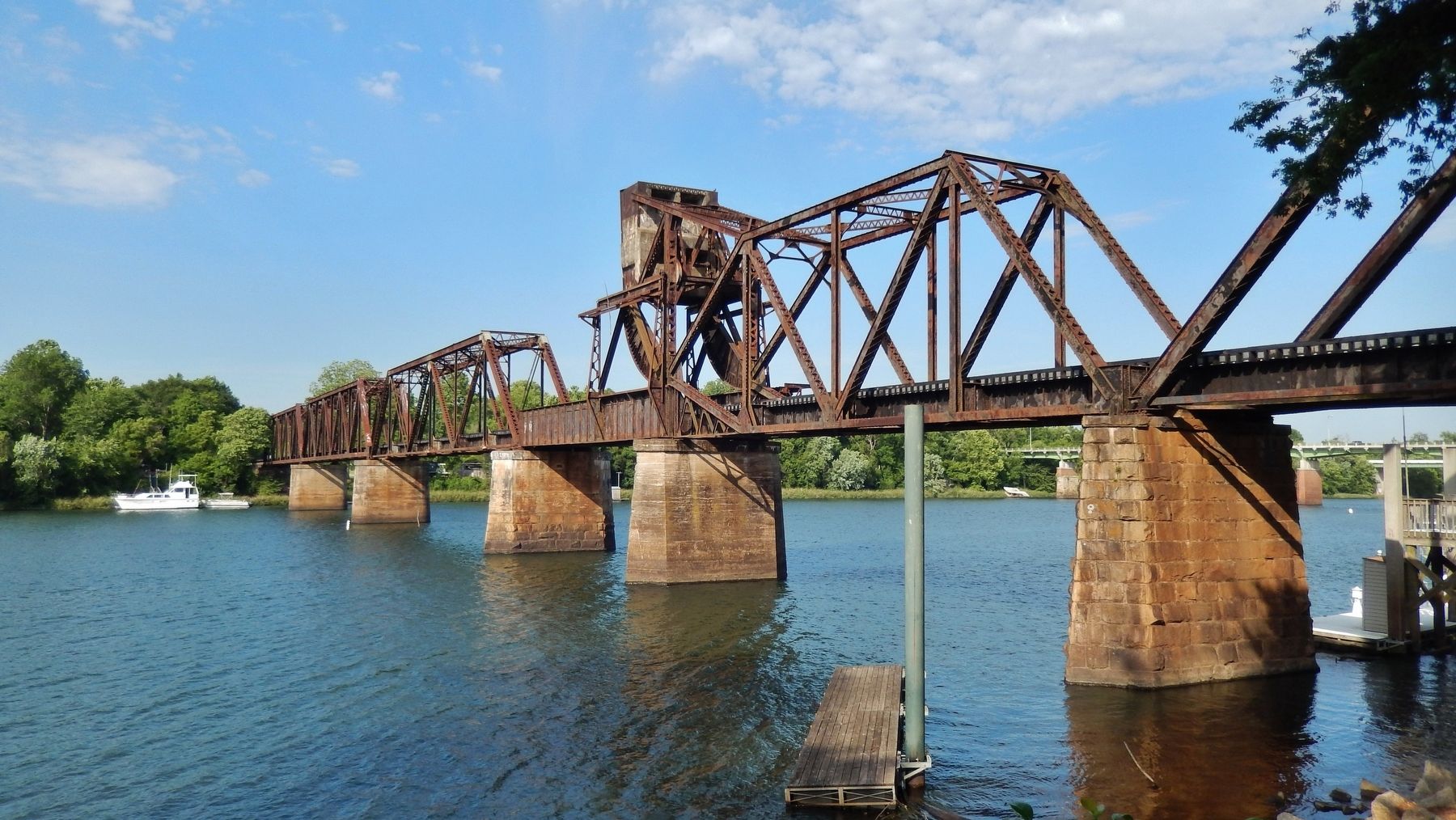 Southern Railway Bridge at normal river height image. Click for full size.