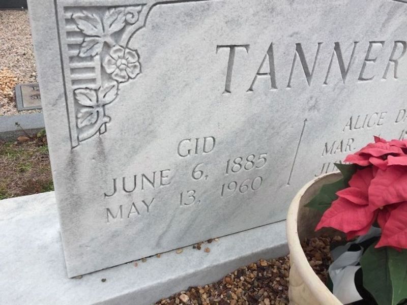 Gid Tanner's gravesite at nearby Hebron Baptist Church Cemetery image. Click for full size.
