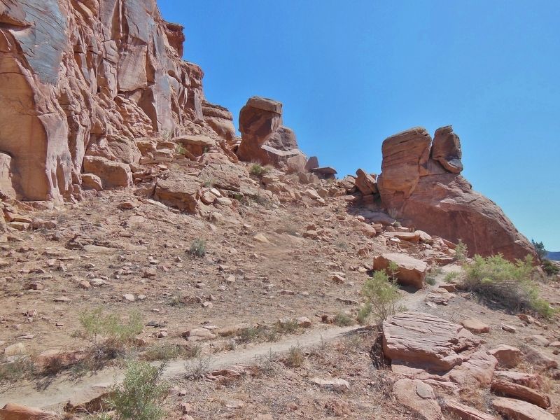 Cliff with Petroglyphs (<i>view from marker</i>) image. Click for full size.