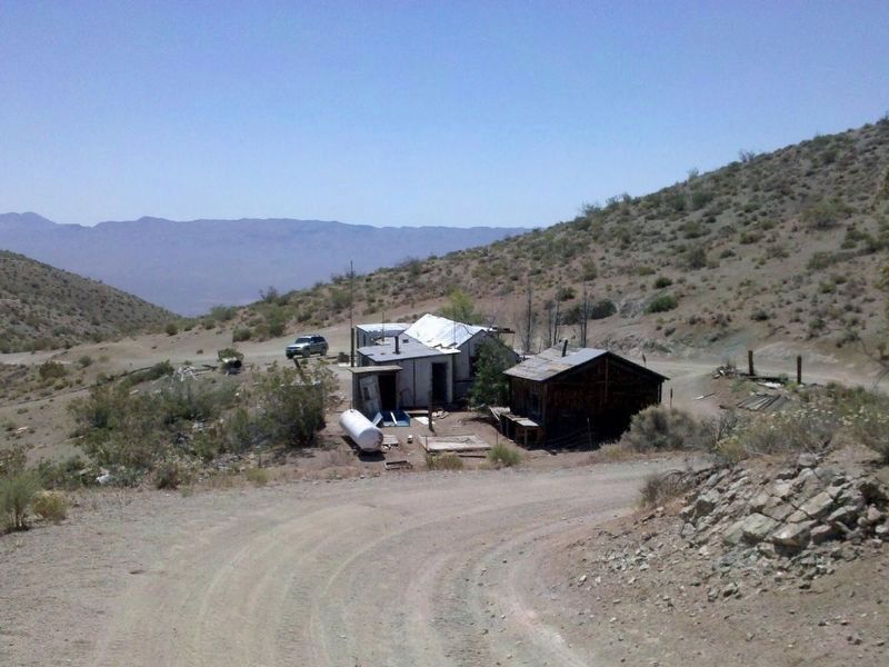 Burro Schmidt Cabin and Caretakers� Home image. Click for full size.