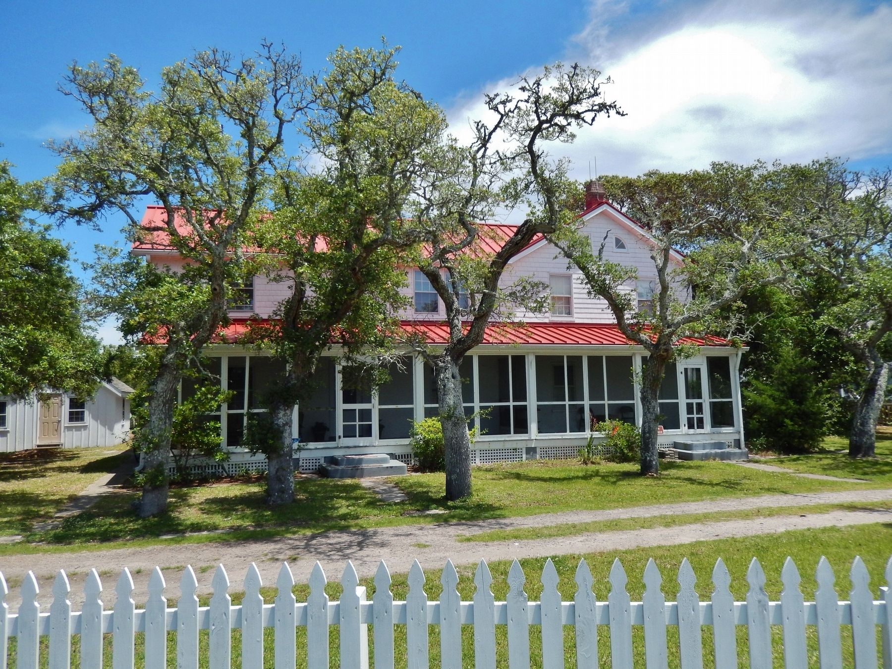Lighthouse Keeper's Residence (<i>view from marker</i>) image. Click for full size.