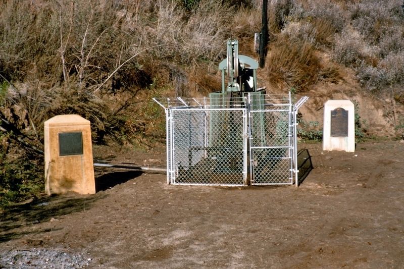 Oil Well, before it was shut down. Click for full size. Oil Well, before it was shut down image. Click for full size.