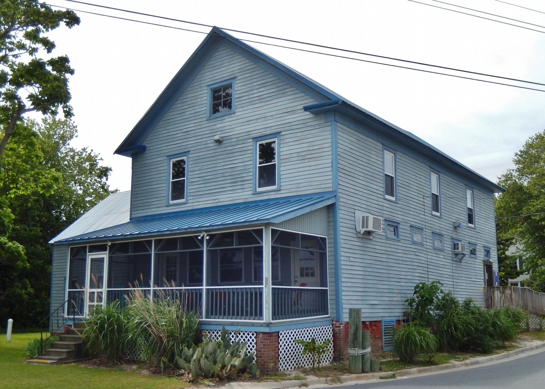The Old Willis Wharf Storehouse (<i>front view</i>) image. Click for full size.