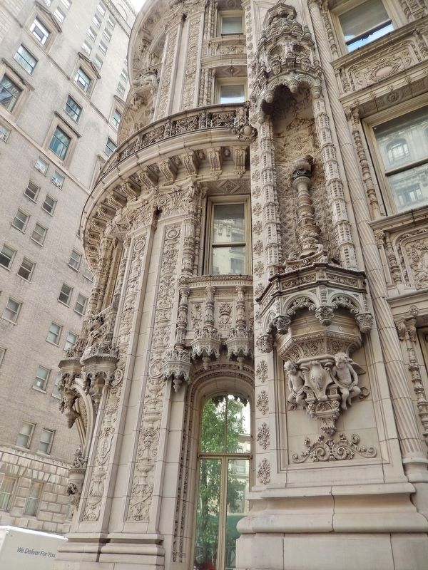 Alwyn Court Apartments (<i>corner detail</i>) image. Click for full size.