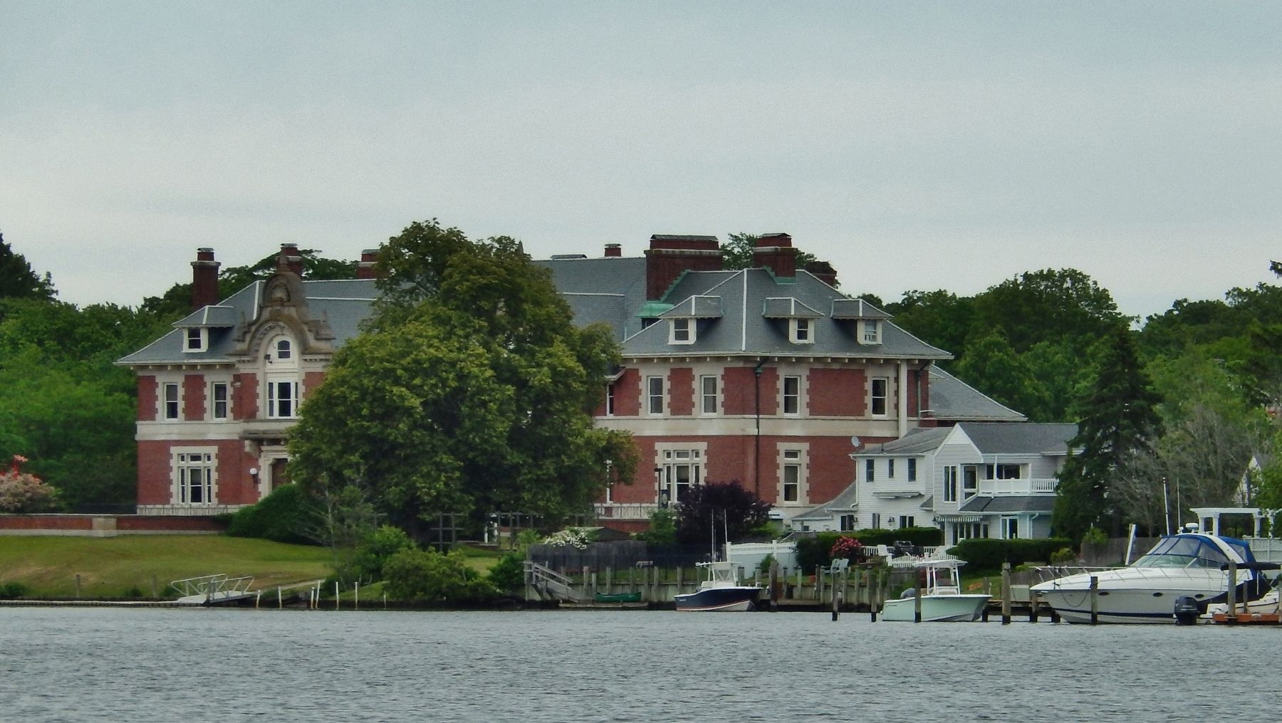 Idle Hour, the W. K. Vanderbilt mansion (<i>across the Connetquot River from this marker</i>) image. Click for full size.
