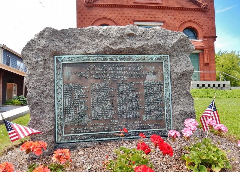 Southold Free Library / Cahoon Memorial Building (<i>Veterans Memorial</i>) image. Click for full size.