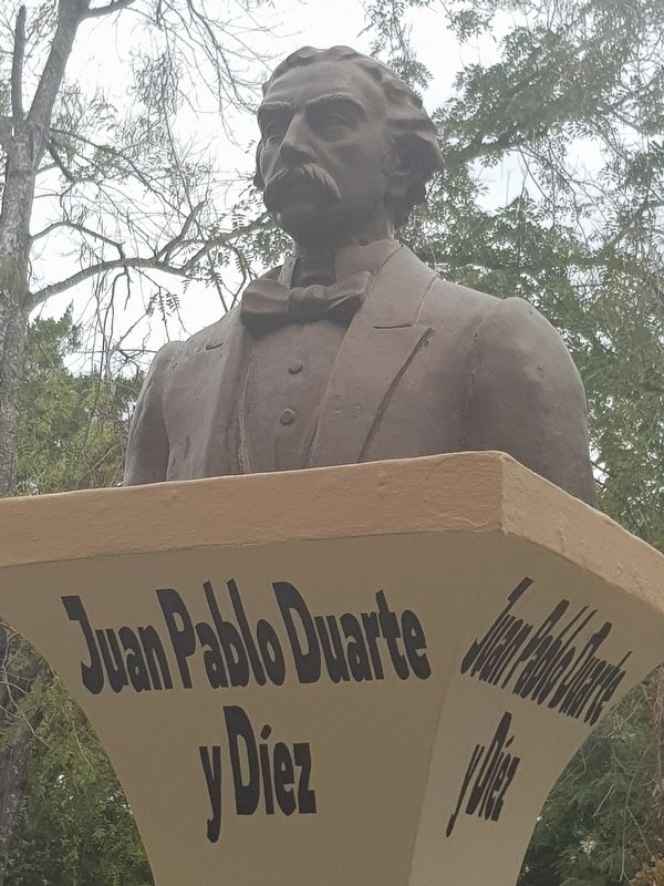 Juan Pablo Duarte y Diez monument bust image. Click for full size.