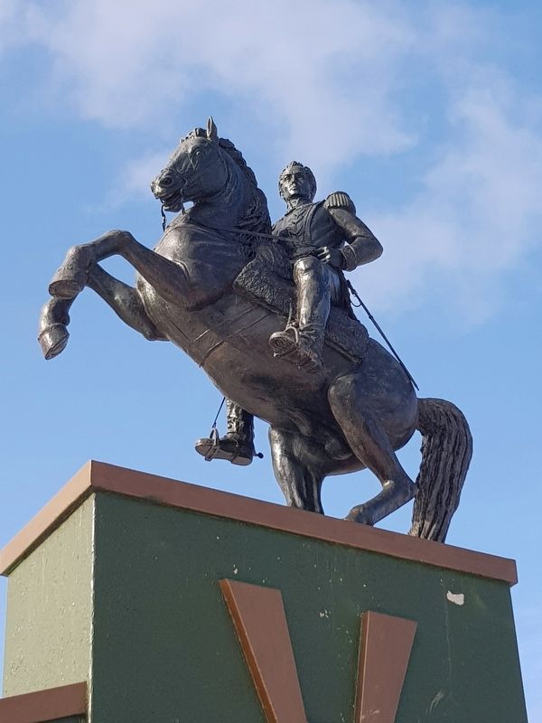Simón Bolivar statue image. Click for full size.