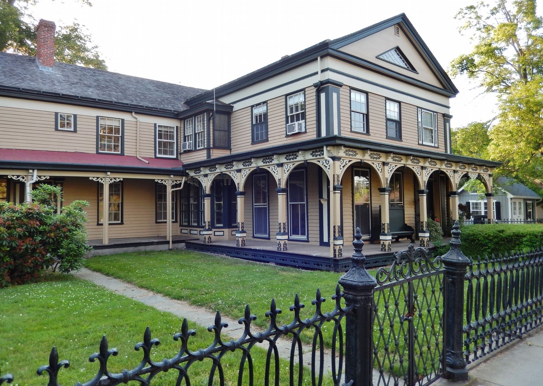 Clark Greenman House (<i>cast-iron fence was put up about 1866</i>) image. Click for full size.