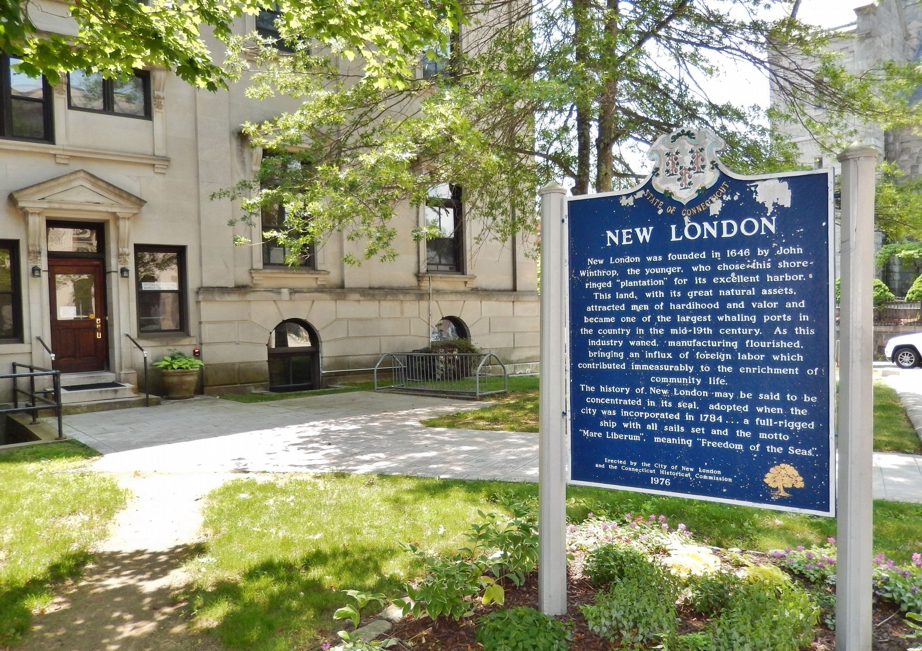 New London Marker (<i>wide view</i>) image. Click for full size.