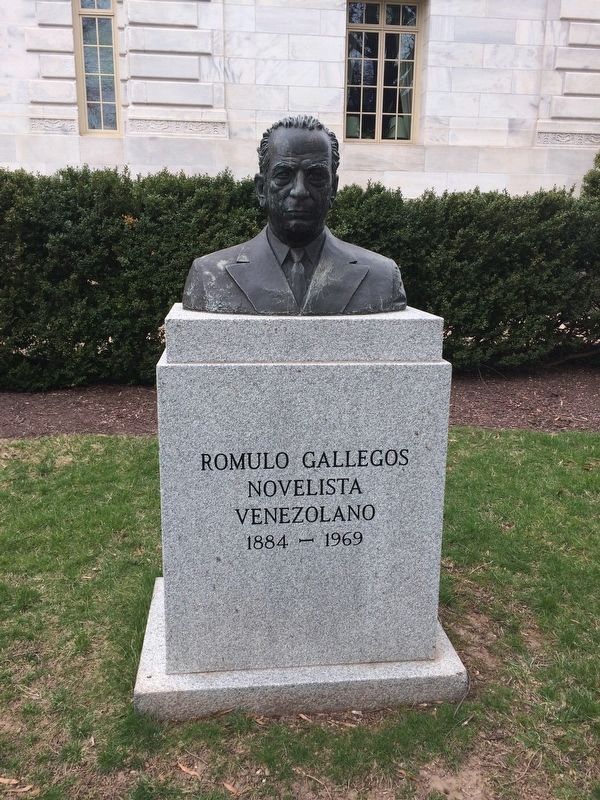 Romulo Gallegos statue on the grounds image. Click for full size.