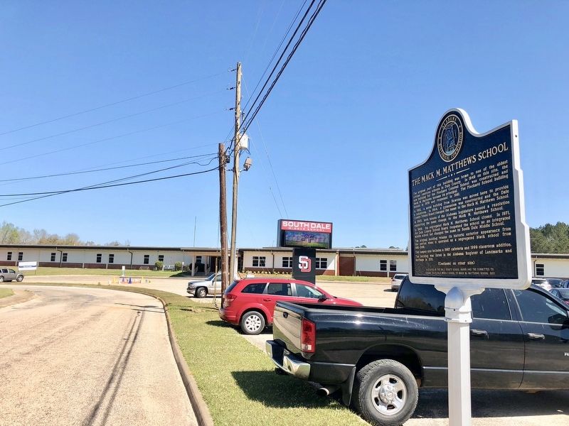 The Mack M. Matthews School Marker in front of the South Dale Middle School. image. Click for full size.