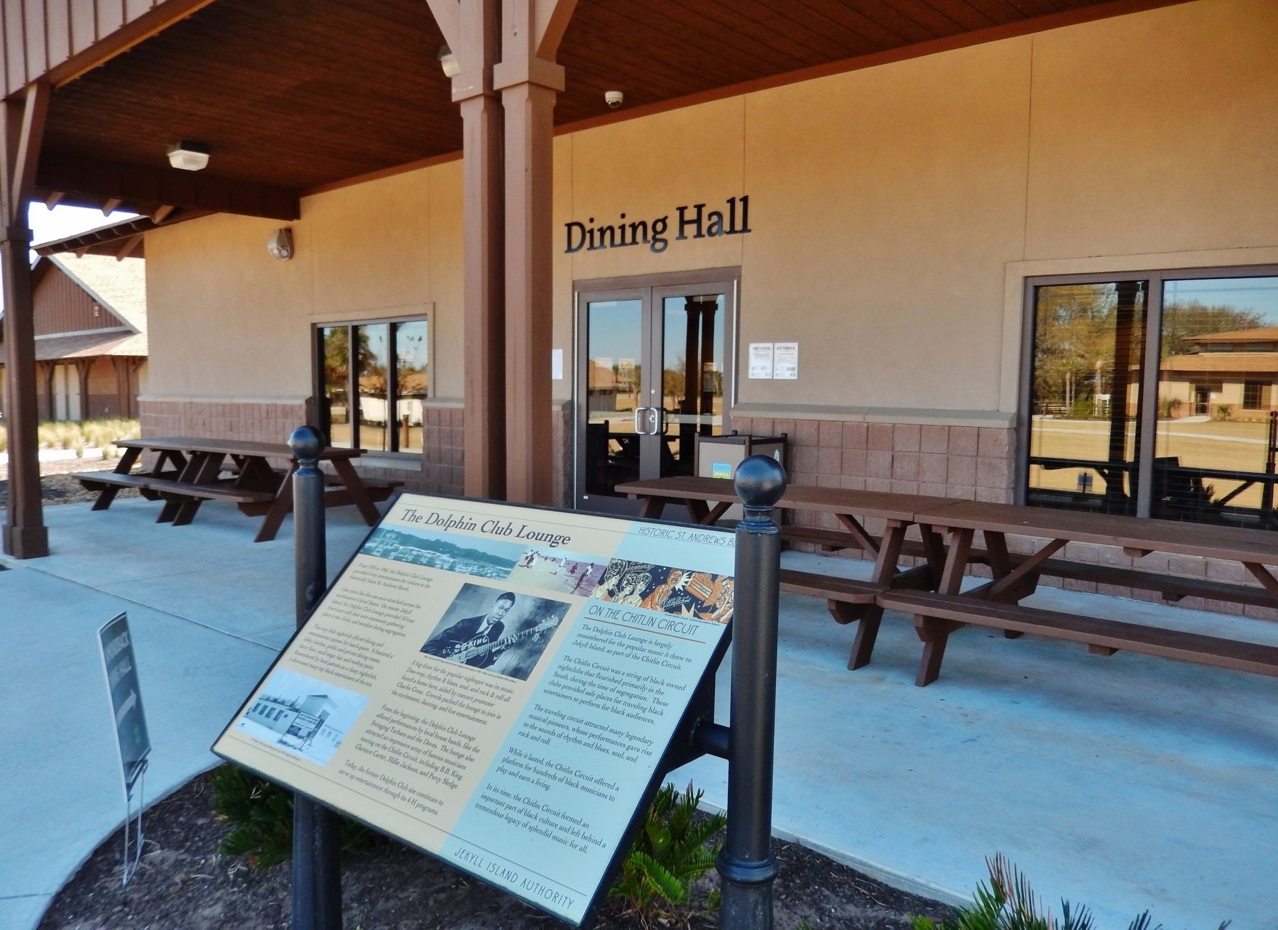 The Dolphin Club Lounge Marker (<i>wide view; Camp Jekyll Dining Hall in background</i>) image. Click for full size.