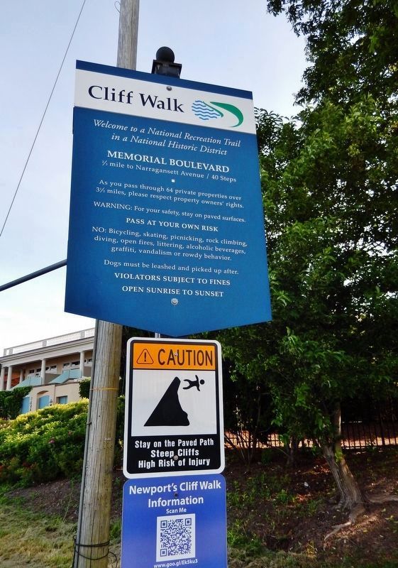 Cliff Walk Trail: Memorial Boulevard Sign (<i>near marker</i>) image. Click for full size.