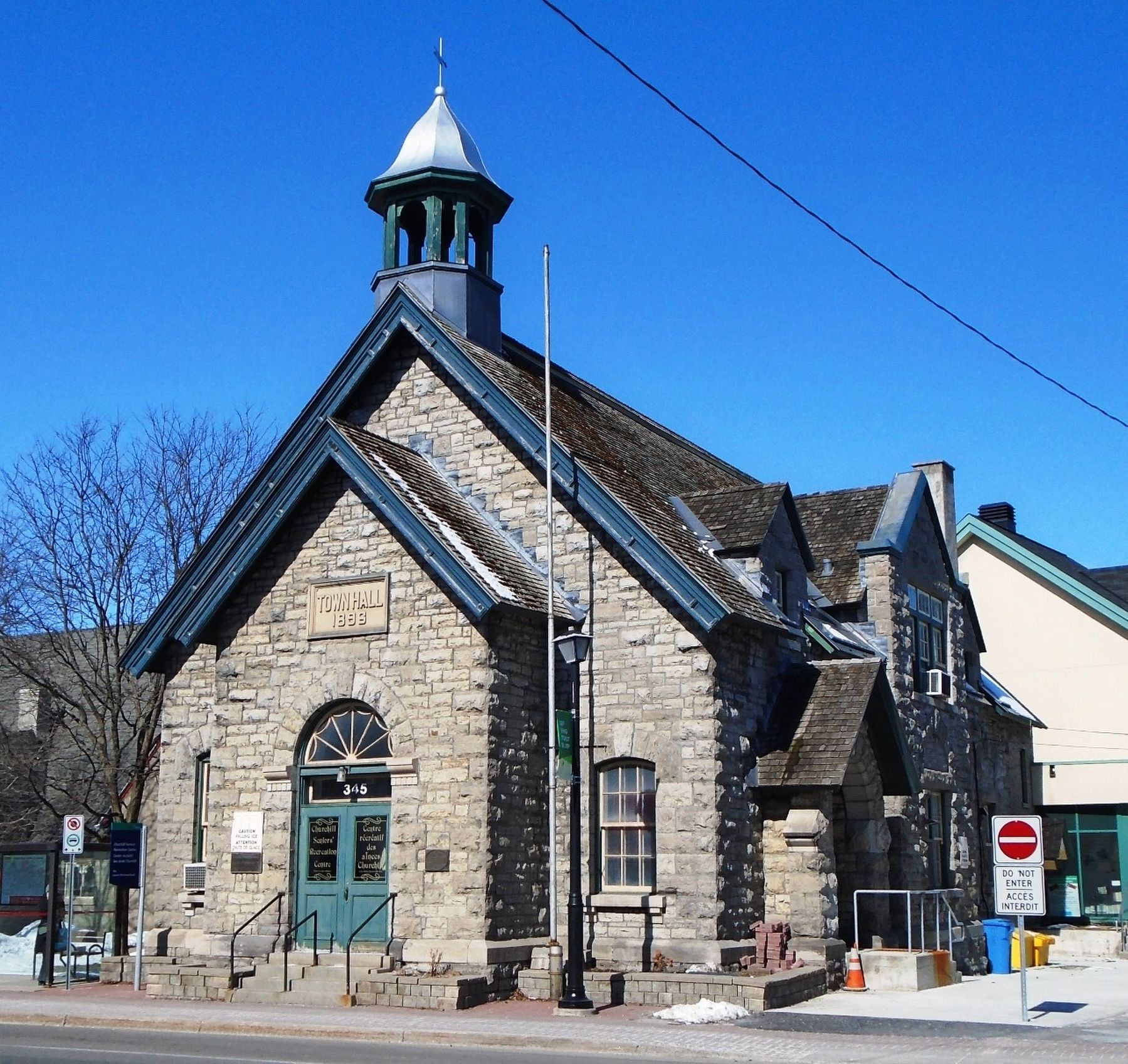 Nepean Town Hall / Mairie de Nepean and Marker image. Click for full size.