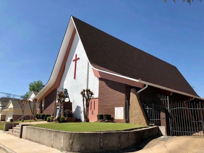 The current Mount Helm Baptist Church at 300 East Church Street mentioned on marker. image. Click for full size.