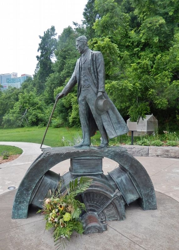 Nikola Tesla Statue. Click for full size. Nikola Tesla Statue image. Click for full size.