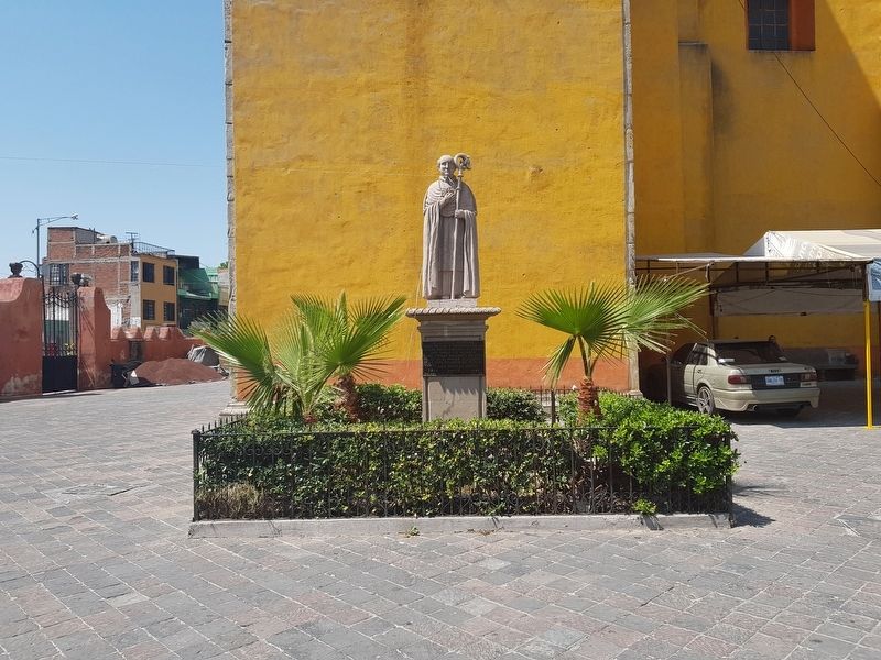 Vasco de Quiroga statue and Marker image. Click for full size.