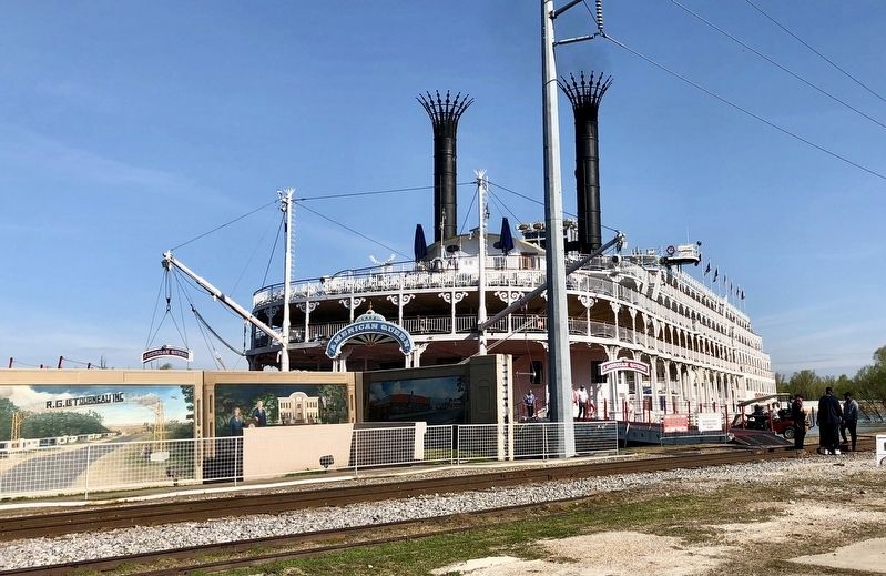The American Queen Steamboat on the Yazoo River, docked at the Old Depot. image. Click for full size.