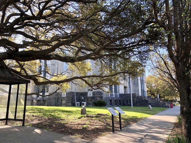 View of marker with courthouse in background. image. Click for full size.