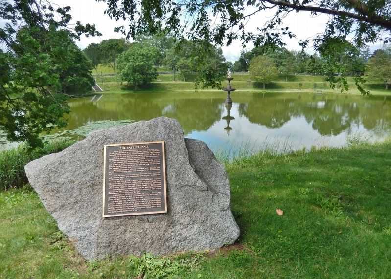 The Bartlet Mall Marker (<i>wide view; Frog Pond in background</i>) image. Click for full size.