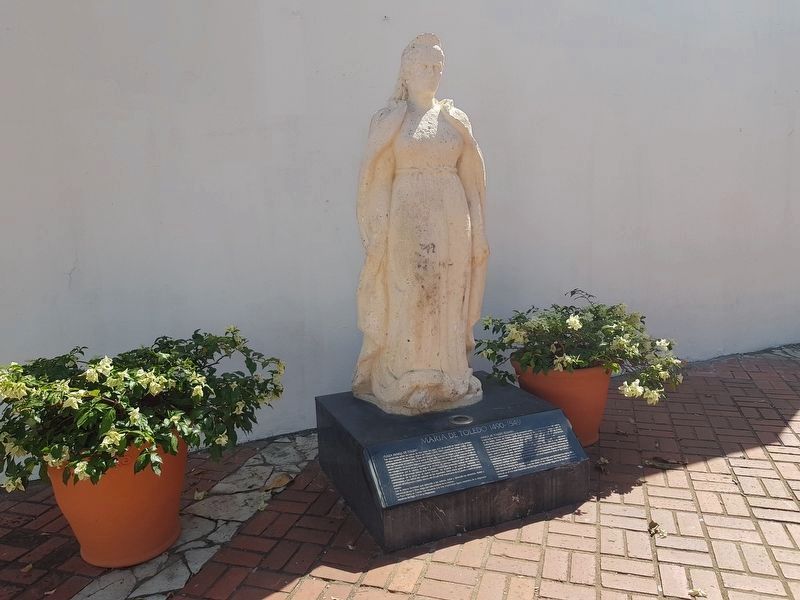 A statue of María Toledo in her namesake square image. Click for full size.