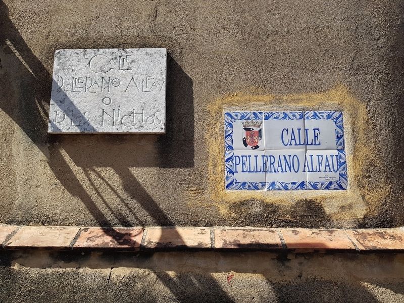 Additional street signs near the Calle de las Damas marker image. Click for full size.
