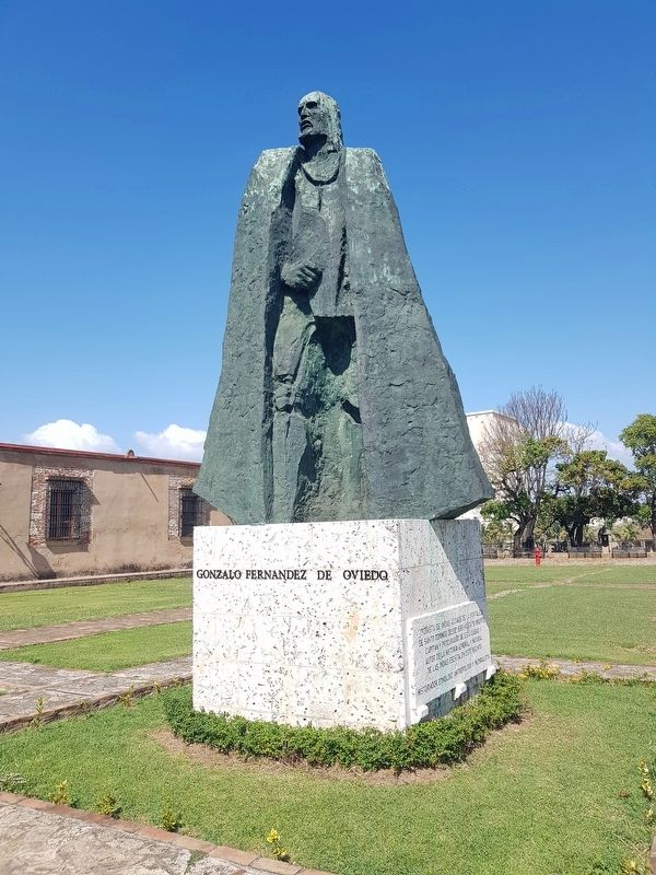 Gonzálo Fernández de Oviedo Marker and Statue image. Click for full size.