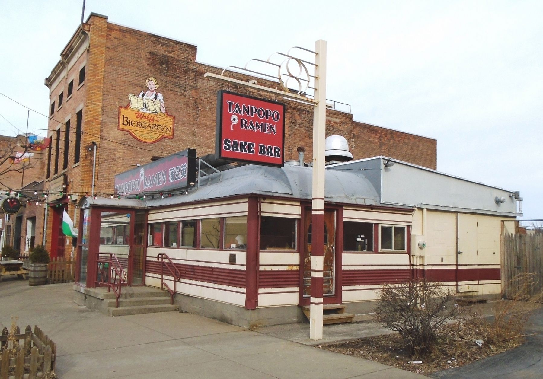 Lil's Diner and NRHP Marker image. Click for more information.