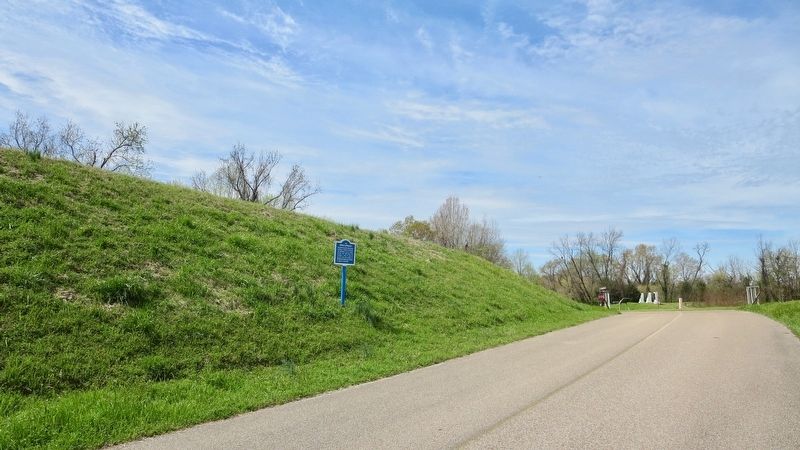 Marker can be seen on side of the redan (hill) on left.. Click for full size. Marker can be seen on side of the redan (hill) on left. image. Click for full size.