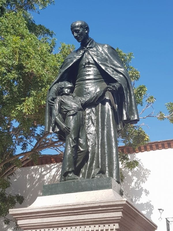 Francisco X. Billini statue image. Click for full size.