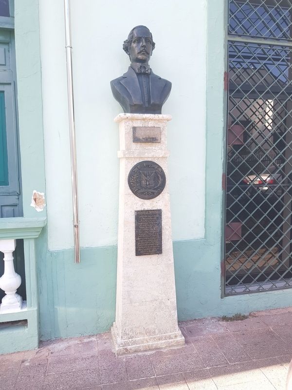 An additional photo of the La Trinitaria Secret Society Marker and Duarte bust image. Click for full size.