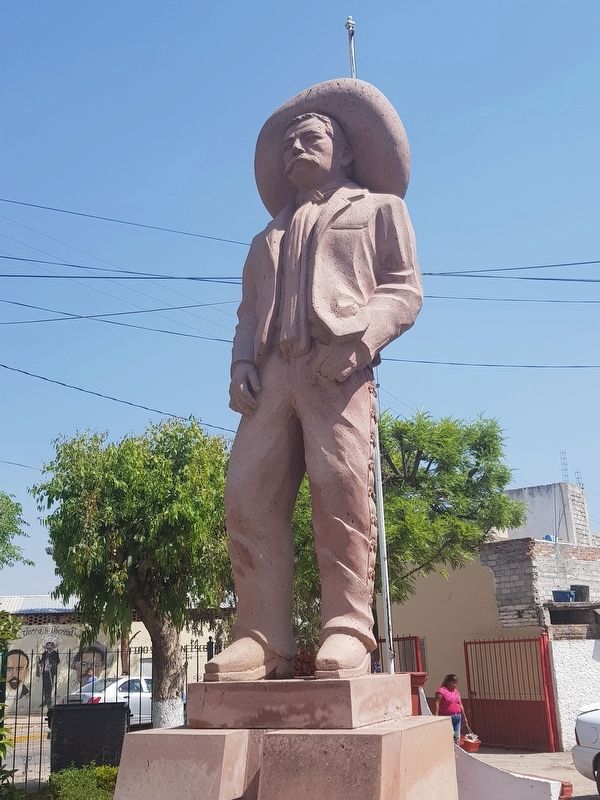 Emiliano Zapata statue image. Click for full size.