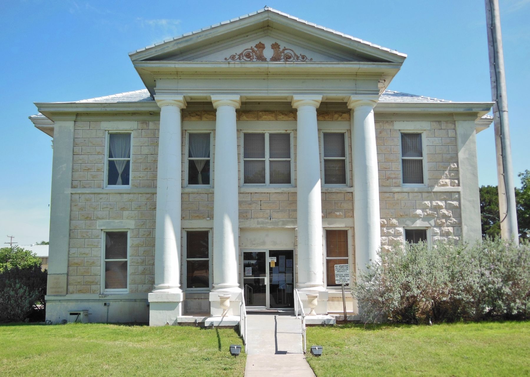 Glasscock County Courthouse (<i>view from near marker</i>) image. Click for full size.