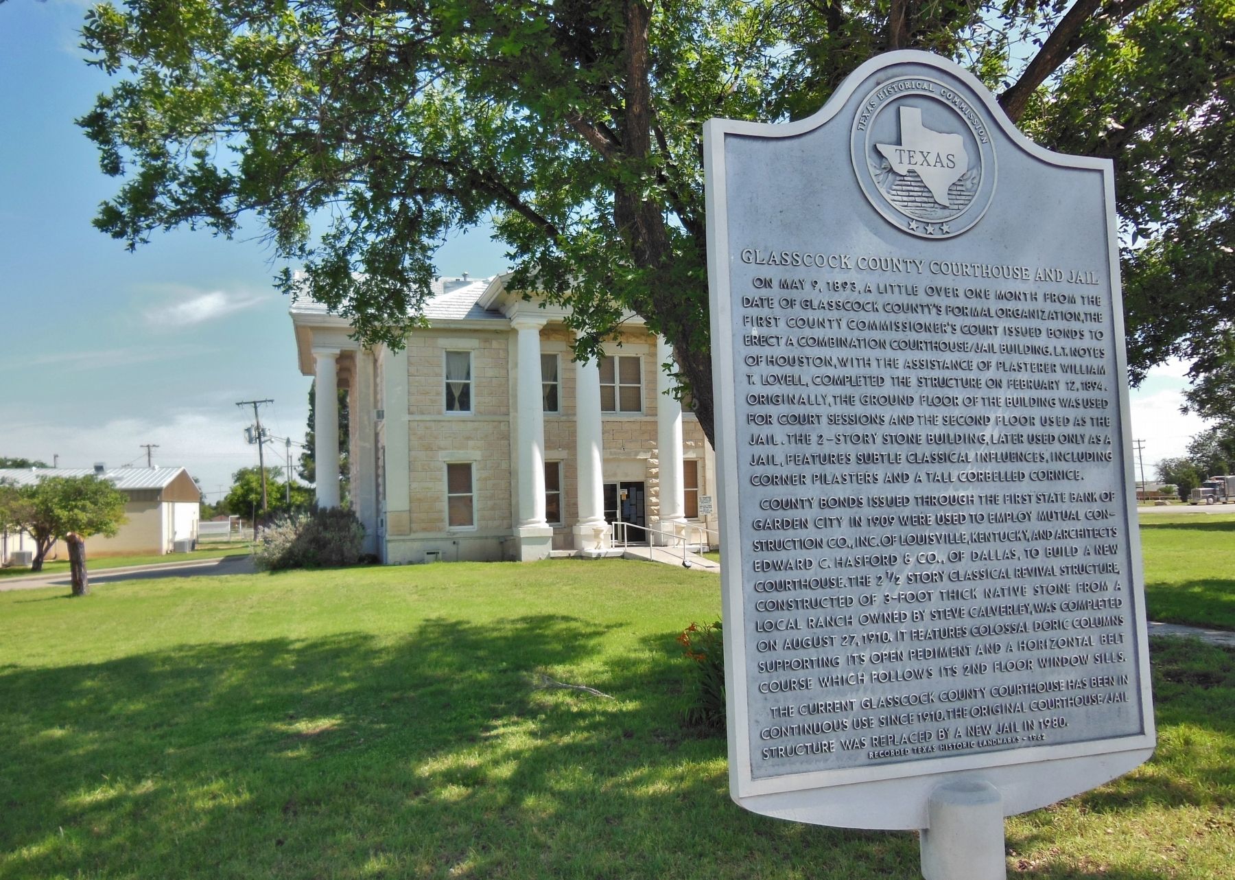 Glasscock County Courthouse and Jail Marker (<i>wide view; Glasscock County Courthouse in back</i>) image. Click for full size.