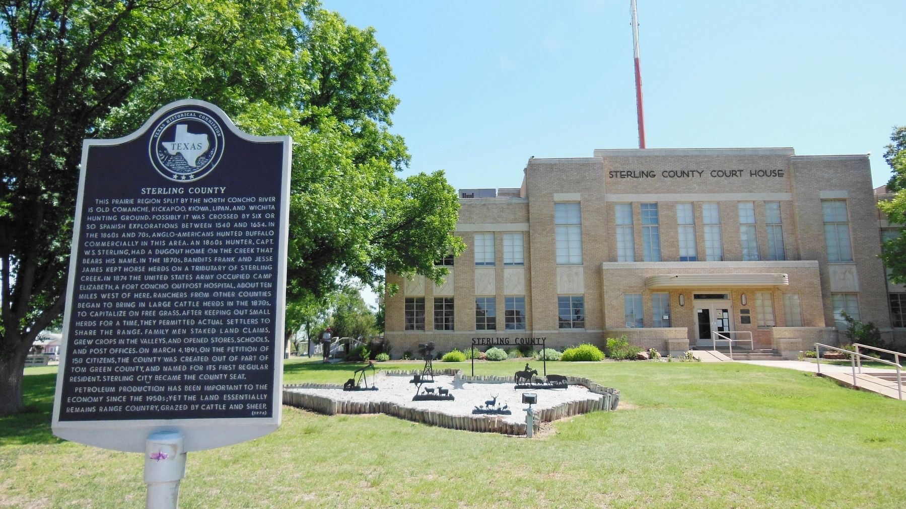 Sterling County Marker (<i>wide view; Sterling County Courthouse in background</i>) image. Click for full size.