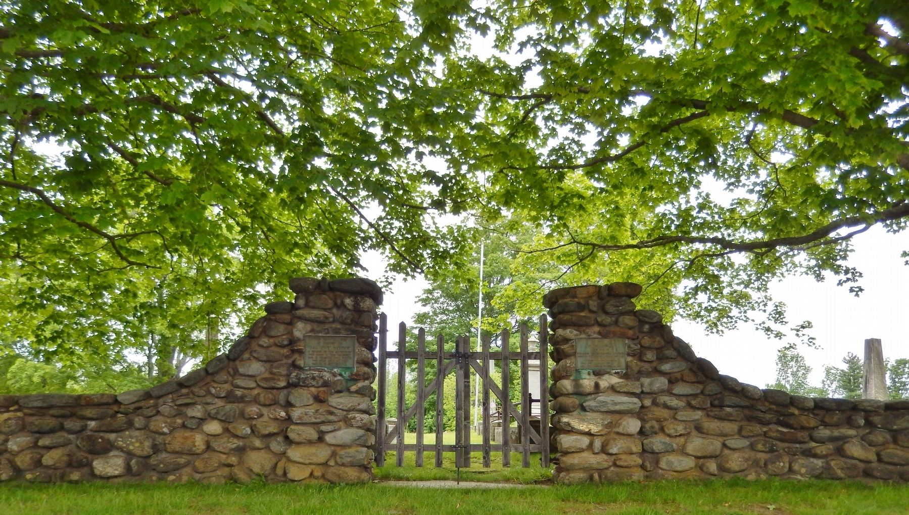 Old Center Cemetery Entrance Gate (<i>marker visible on left post</i>) image. Click for full size.
