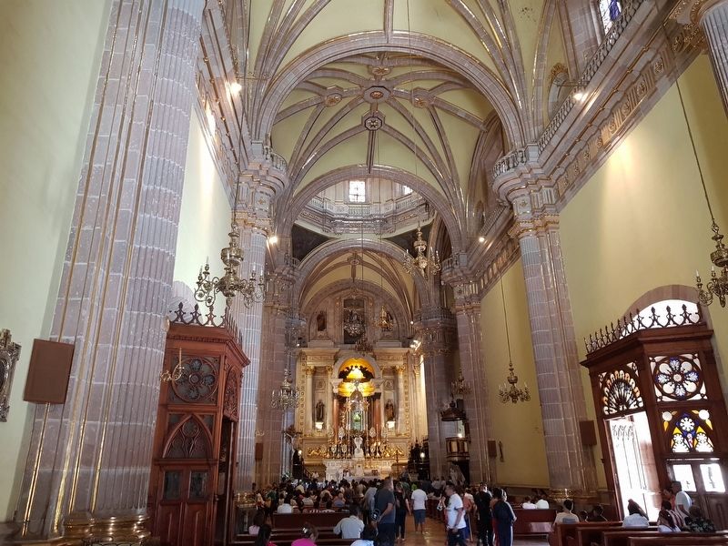 The interior of the Cathedral Basilica of San Juan de los Lagos image. Click for full size.