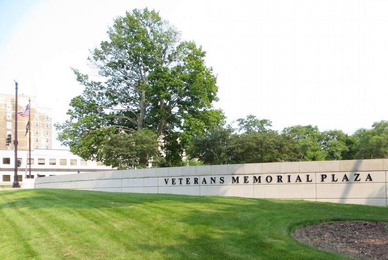Waukegan Veterans Memorial Plaza image. Click for full size.