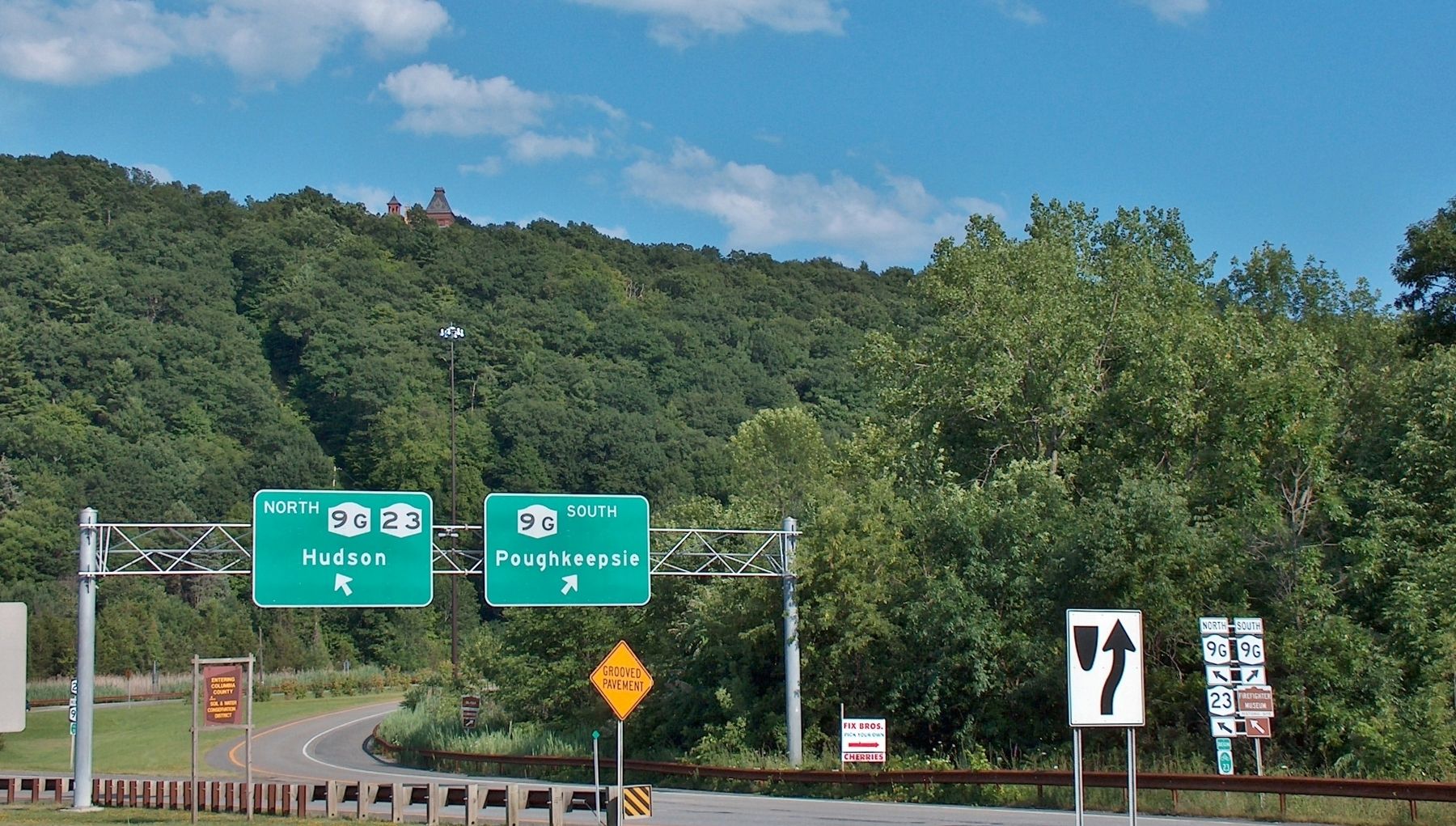 Olana Viewshed Marker (<i>New York Hwy 23 exit to 9G; marker just ahead right; Olana top</i>) image. Click for full size.