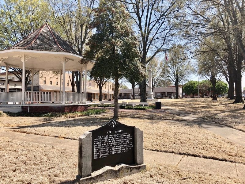 Lee County Marker and the court square. image. Click for full size.